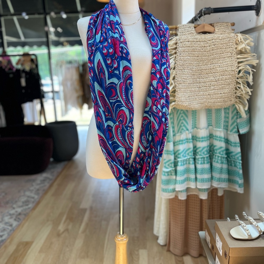 Lilly Pulitzer Riley Infinity Loop Scarf, Bright Navy, Good Reef, Euc